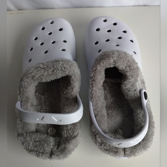 Sandals - Picture 2 of 3